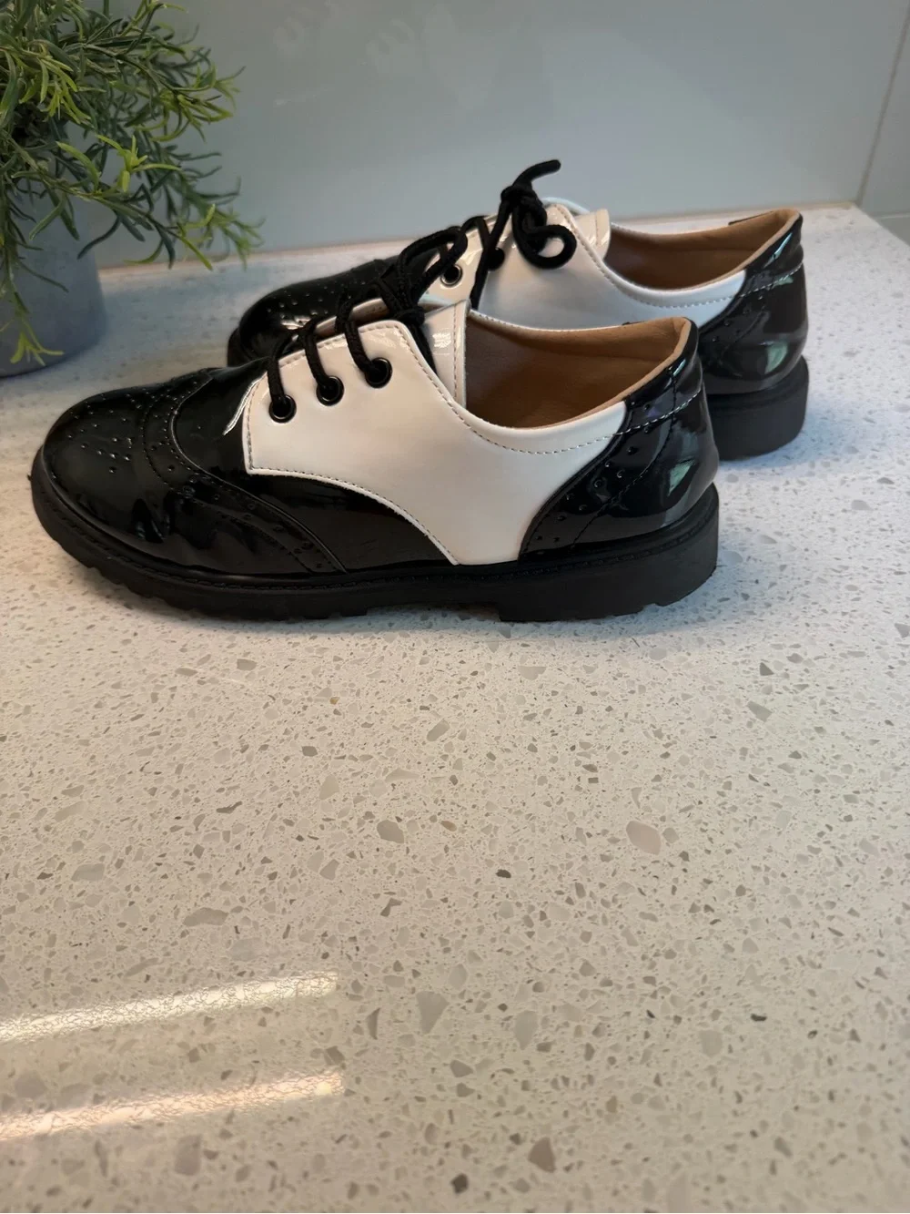 Two-Tone Women's Patent Oxford Flats - Black & White